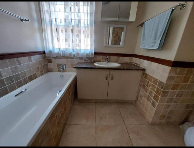 2 BEDROOM APARTMENT FOR SALE IN NEWLANDS